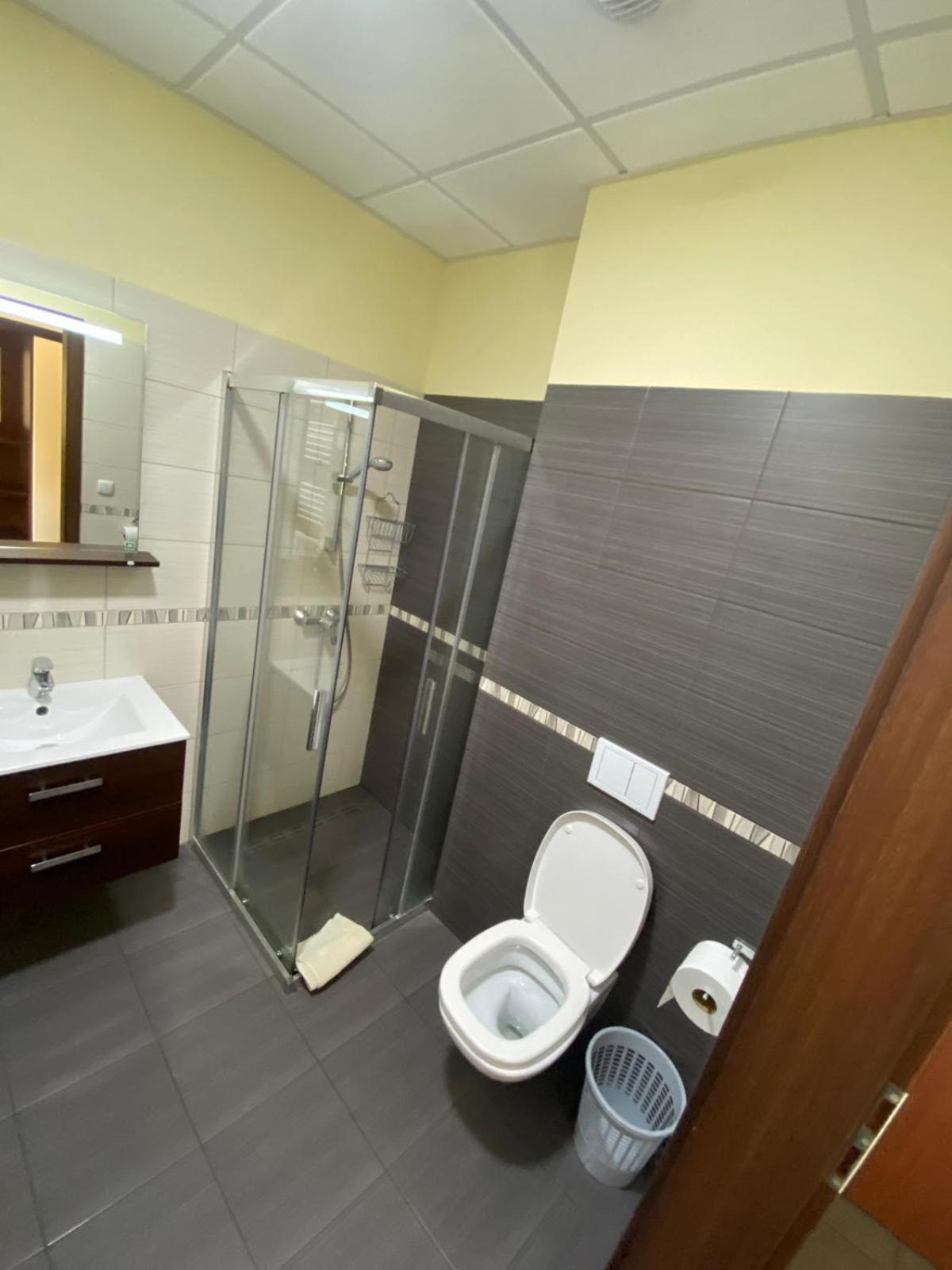 Koi Restaurant And Guest House Zory Bagian luar foto